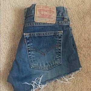 Levi shorts cut out pockets